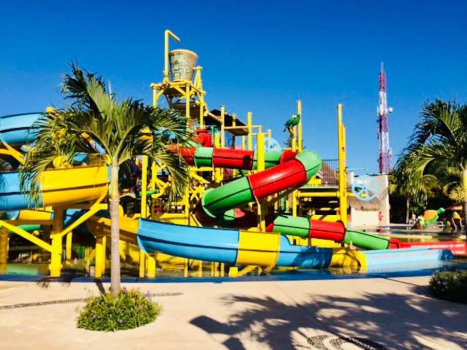 Punta Me Apartment Beach Front In The Hotel & Waterpark Cancún Buitenkant foto