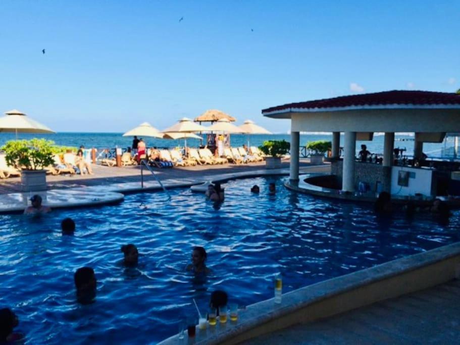 Punta Me Apartment Beach Front In The Hotel & Waterpark Cancún Buitenkant foto